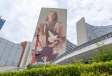 Photo of ‘Fragility of peace’ depicted in giant new mural on UN tower in Vienna