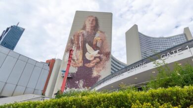 Photo of ‘Fragility of peace’ depicted in giant new mural on UN tower in Vienna
