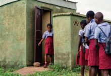 Photo of Всемирный день туалета: больше людей имеют доступ к мобильным телефонам, чем к уборным