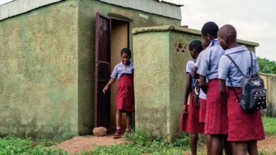 Photo of Всемирный день туалета: больше людей имеют доступ к мобильным телефонам, чем к уборным