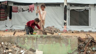 Photo of Air strikes and shelling continue in Gaza