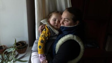 Photo of Грелки из бутылок, спальные мешки и газовые горелки: как жители Украины согреваются в морозы