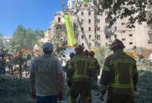 Photo of Ukraine: Rescuers work to save trapped residents after wave of Russian attacks