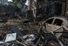 Photo of Украина: спасатели пытаются высвободить из-под завалов мирных жителей после массированного удара по столице