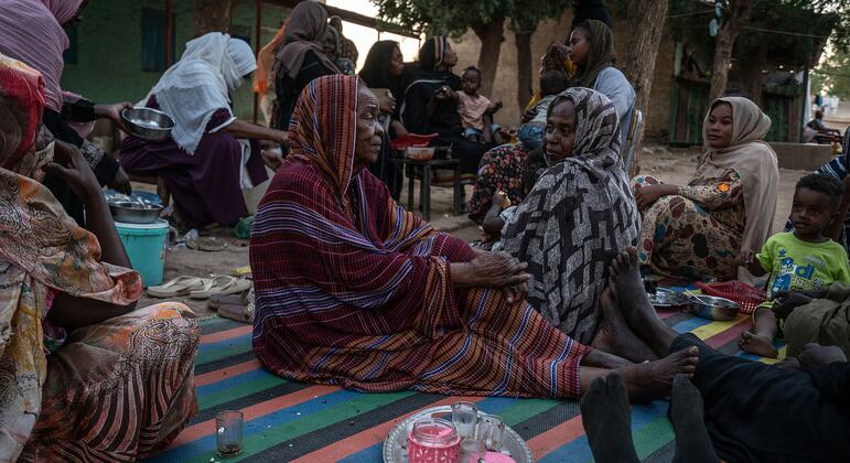 Photo of In El Obeid, Sudanese women face drones by day, rape by night, to reach water